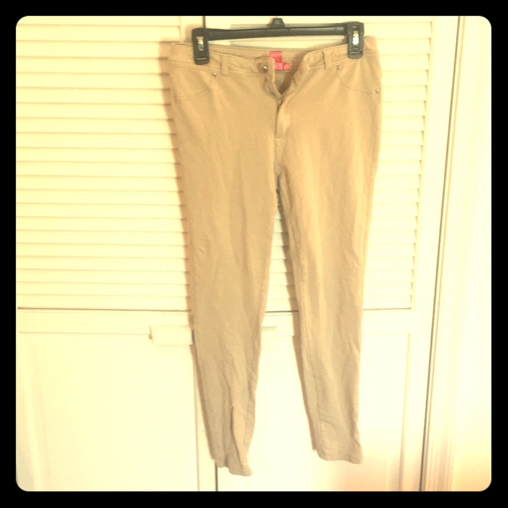 Khaki colored leggings